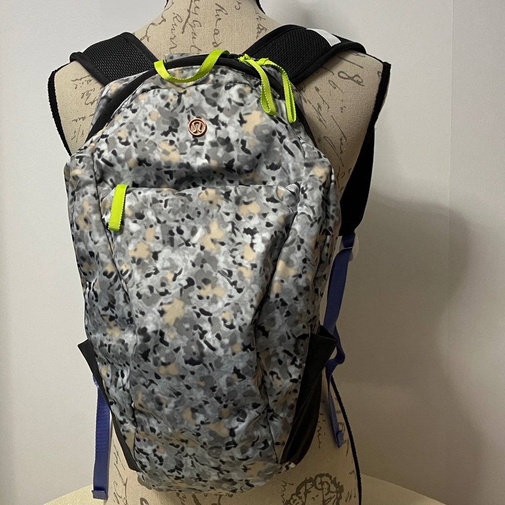 Lululemon Run From Work Backpack in Not So Petite Fleur Silver Spoon